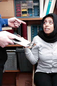 Muslim girl Ella Knox caught shoplifting | Shoplyfter - image 