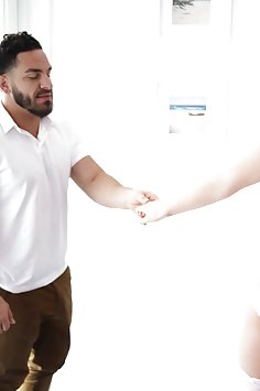 Teen Dixie Lynn fucks guy from dating app | Passion HD - image 