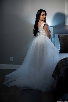 Blindfolded bride Lela Star fucked while cuck husband watches | Brazzers: Pornstars Like It Big - image 